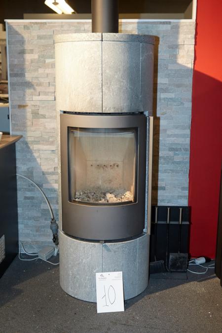 Fireplace, Jydepejsen Troy 44. Use demo stove in soapstone. H: 146 cm x W: 55cm x D: 55. Operational area 3-8 kW. Weight 428 kg. (Soapstone MO