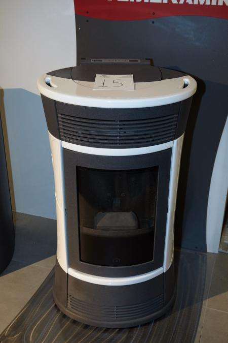 Pellet stove Edilkamin Cherie. Use demo pellet stove. H: 107 cm x W: 62cm x D: 56 cm. Operating range 11 kW. Weight 227 kg. Ability to move the heat to other rooms.