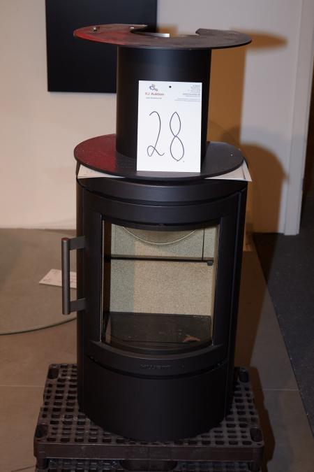 Fireplace, Hwam 2620c. Unused stove in black produced in 2015. H: 70cm x W: 43cm x D: 36.7 cm. Operational area 2-6 kW. Weight 66 kg.