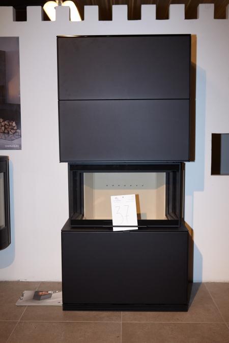 Wood stove, Contura Ci51. Unused efforts stove with surround in black painted steel. H: 165 cm x W 75.5 cm x D: 50cm. Operating range 6-10 kW. Weight 230 kg.