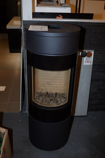 Fireplace, Rais Viva 120 L. Used demo stove in black / gray. H: 121.8 cm x Ø: 470 cm. Operational area 3-7 kW. Weight 100 kg.