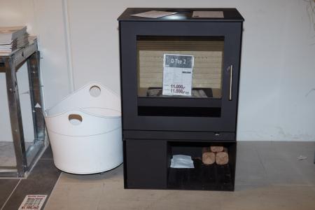 Fireplace, Rais Q-tee 2. Unused stove in black / gray (with plinth and firewood bucket). H: 59.8 cm x W 58.2 cm x D: 41 cm. Operational area 3-8 kW. Weight 147 kg.