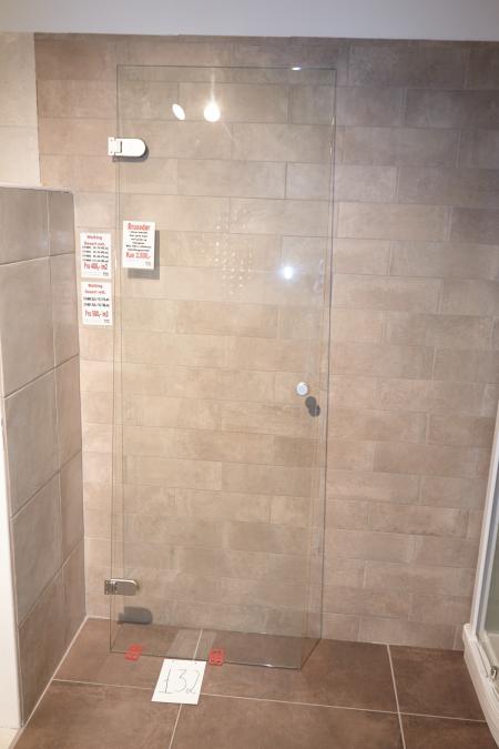 1 piece. shower door in 8mm tempered clear glass with handles and hinges. 690 x 2000 mm.