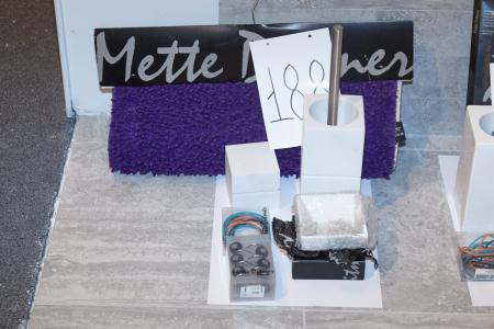 Mette Ditmer, bathroom articles. 1 piece. floor mat, 1 pcs. soap dishes, 1 pc. toilet brush holder (slightly damaged), 1 set curtain hooks consisting of 12 pcs., 1 box with silicone band and 1. vatboks (slightly damaged).