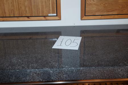 1 Stück. Hoher Tisch mit Granitplatte. H: 111 cm · B 158 cm · T: 67,8 cm
