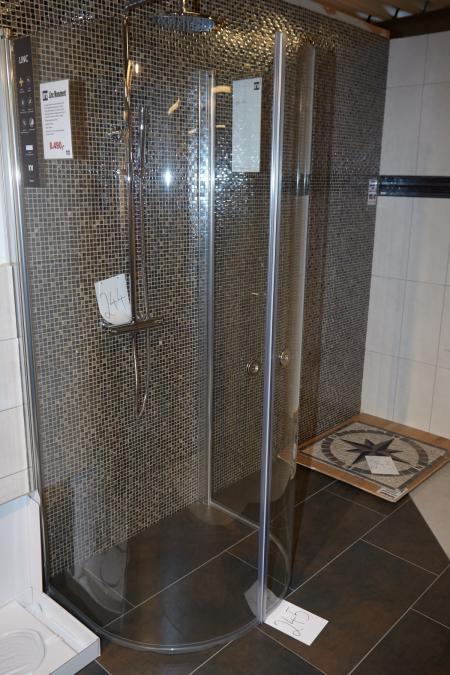 Inr Linc Monument shower in clear glass. Ydremål wall profiles: 93 cm x D: 78cm x H: 200 cm. The doors have a handy magnetic strip and seal against the floor. Must be removed by the purchaser.