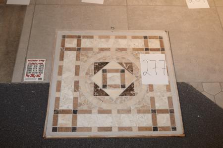 Geformte Mosaikplatte 69 x 69 cm mit Holzrahmen.