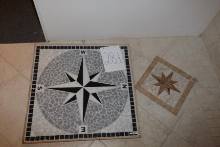 Geformte Mosaikplatte 69 x 69 cm mit Holzrahmen und Mosaikplatte 33 x 33 cm.