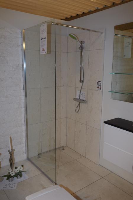 Shower, Basic Ramona. H: 2100 mm B: ca. 900 mm. Incl. Shower and towel rack. Must be removed by the purchaser.