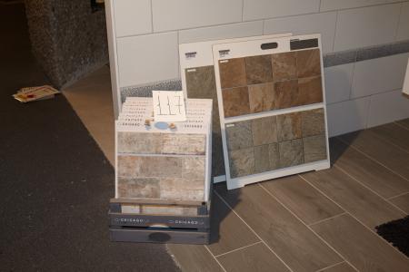 Exhibition Tiles in different sizes and colors. Stand included.