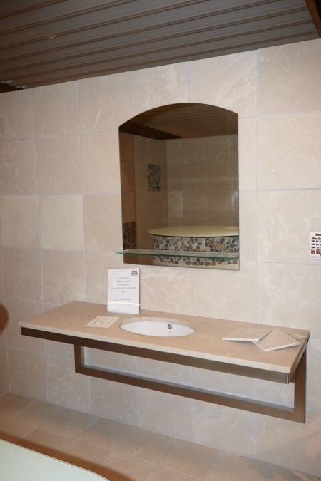 Exhibition bathrooms Furniture consisting of a mirror and a table top in natural stone with associated basin 164 x 55.3 cm. Must be removed by the purchaser. 