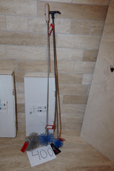 1 Stück. Reinigungsbürste für Abgasrohr mit gedrehtem Schaft und Leitungsdiät, 1. Federstange mit Diät + ein Vento-Feuerwerkzeug.
