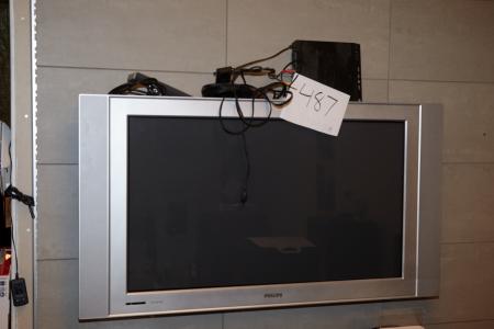 Philips 42 "plasma screen. Model no. 42PF5520D / 10. With the DVD player and wall mount