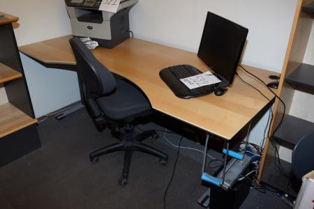 1 Stück. Verbrauchte Schreibtisch mit Bürostuhl, Büro-Matte, Samsung Monitor, Maus und Tastatur. 200 cm breit und 90 cm tief.