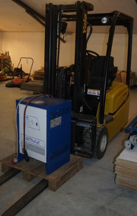 Yale electric forklift year 2012. Model: ERP18VT MWB F 2080. Having run 253 hours. It is the almost new, with use scratches. Target of lifting height, etc. are in the pictures. There is provided årseftersyn the truck. Retail price 207,000 + VAT.