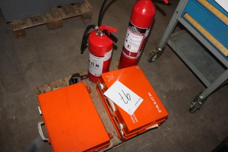 2 Stk extinguisher + Falck Boxes