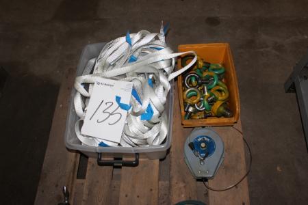 En kasse med stropper + en talje til wiretræk