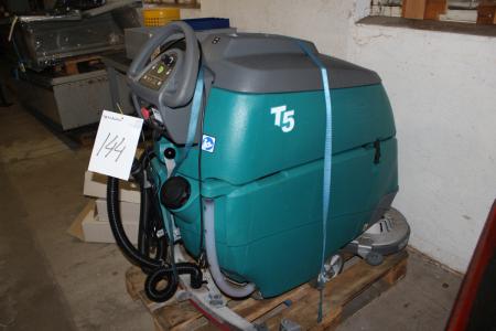 A floor cleaner Tennant T5 run 77 hours with optional accessories