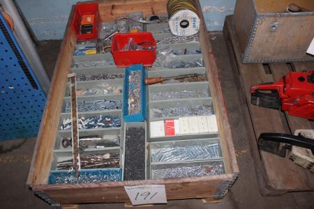 Pallet with various screws, popniutter, drills, hooks and plastic joints etc.