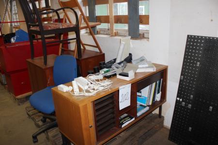 2 Stück Schublade Abschnitte auf Rädern + Schrank mit jalusilåge + Büro und 2 Stühlen