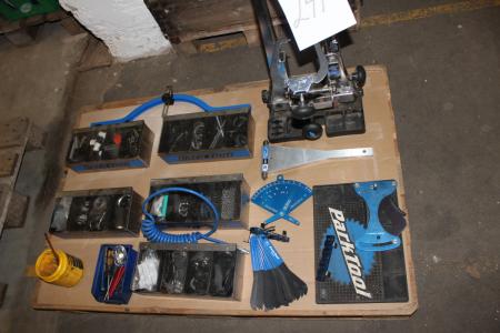 Fjederopspændingsapparat und verschiedene Werkzeuge Park Tool