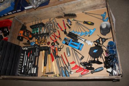 Palle med diverse håndværktøj 