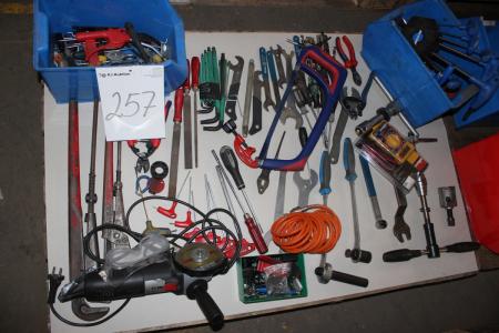 Grinder Master 125 mm and various hand tools