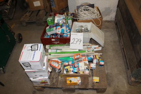 Pallet with fluorescent lamps and various electrical items
