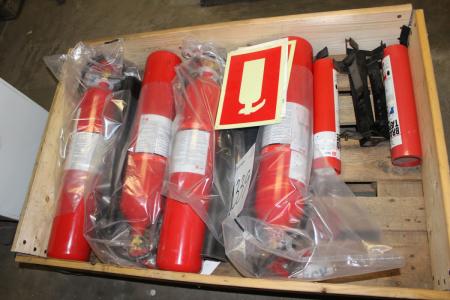 Pallet with fire equipment 4 pcs kuldioxcidslukkere + fire blankets