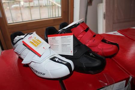 3 pairs of cycling shoes size 43
