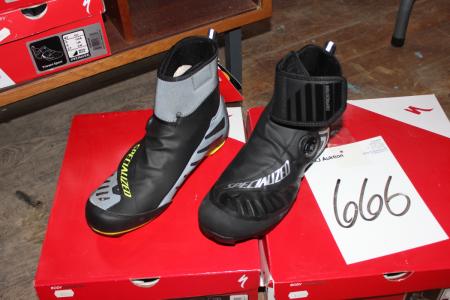 2 pairs of cycling shoes size 42 +42.5
