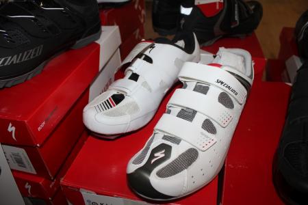 2 pairs of cycling shoes str. 48