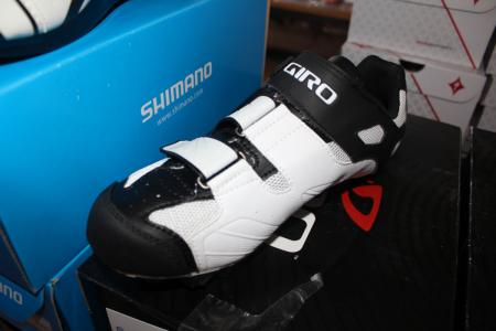 2 pairs of cycling shoes 42 + 43