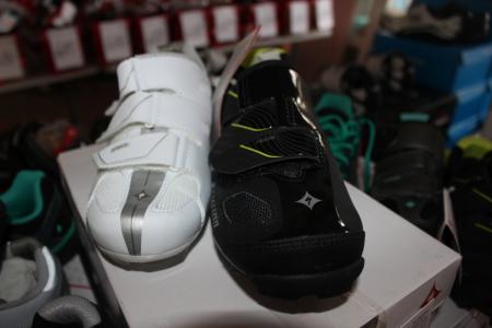 4 pairs of cycling shoes size 37