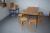 Regale mit Inhalt 2 kleine Tische mit Inhalt, 3-tlg. Tabellen á 170 x 80 cm mit verschiedenen Stühlen