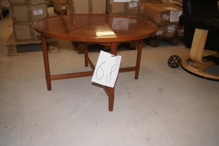 Round coffee table in wood. 90 cm. In diameter. H = 53 cm. Alm. Some wear.