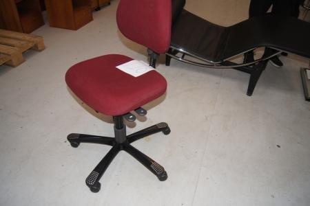 Office HÅG with Bordeaux substance and in very good condition