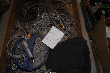 Pallet with sjærkler, wires, cables. etc..