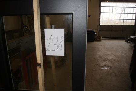 Ny Facadedørsparti Nation IC indv. Ral 9010 udv sortgrå B:1588 x H:2108 mm. Døren er 950 mm og er højrehængslet. Og sidder i højre side. Nypris 15.000 kr.