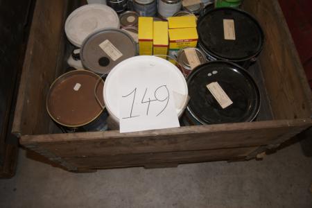 Pallet with various paint in unopened cans, and some Partially used.