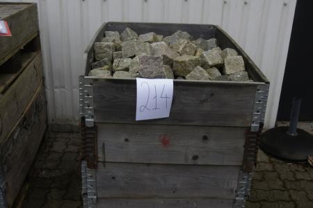 Pallet with cobblestones they are not talking, a shot is 300 pieces. Objective of the pallet is H; 60XL: 120xB: 80 cm. 50 pieces in each layer and in six layers.