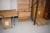 Hævesænkebord, Jalousiskab  med skuffe (indeni) sam reol som passer på jalousiskabet. Whiteboard (120x90 cm.)og lærrede.