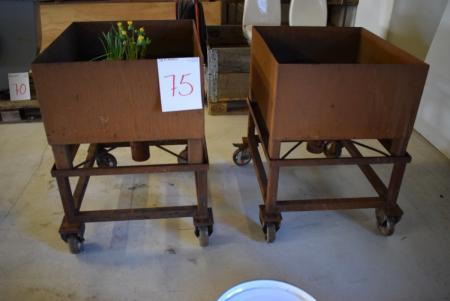 2 pieces plant boxes on wheels in iron. 70x60x90 cm.