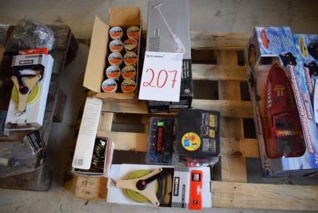 Pallet with leaves, vacuum cleaner 14.4V, frame bolts, box of bits, etc.