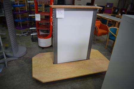 Freestanding display rack