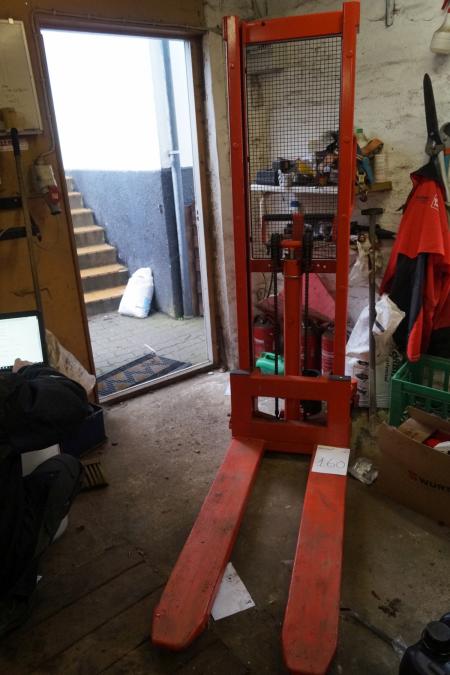 Height Lift max 1000 kg in good condition.