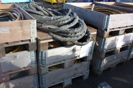 Intermediate welding cables on (3) pallets