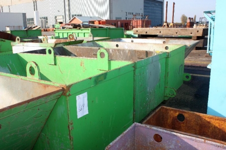 (4) iron containers, app. 1.2 x 2.5 x 1 m. Max. 5 ton