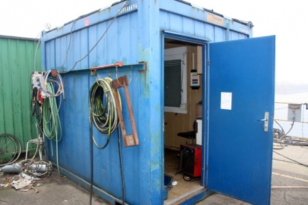 10 feet container equipped for personnel with door and window including content