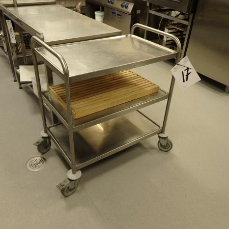 Roller table with the cutting tray